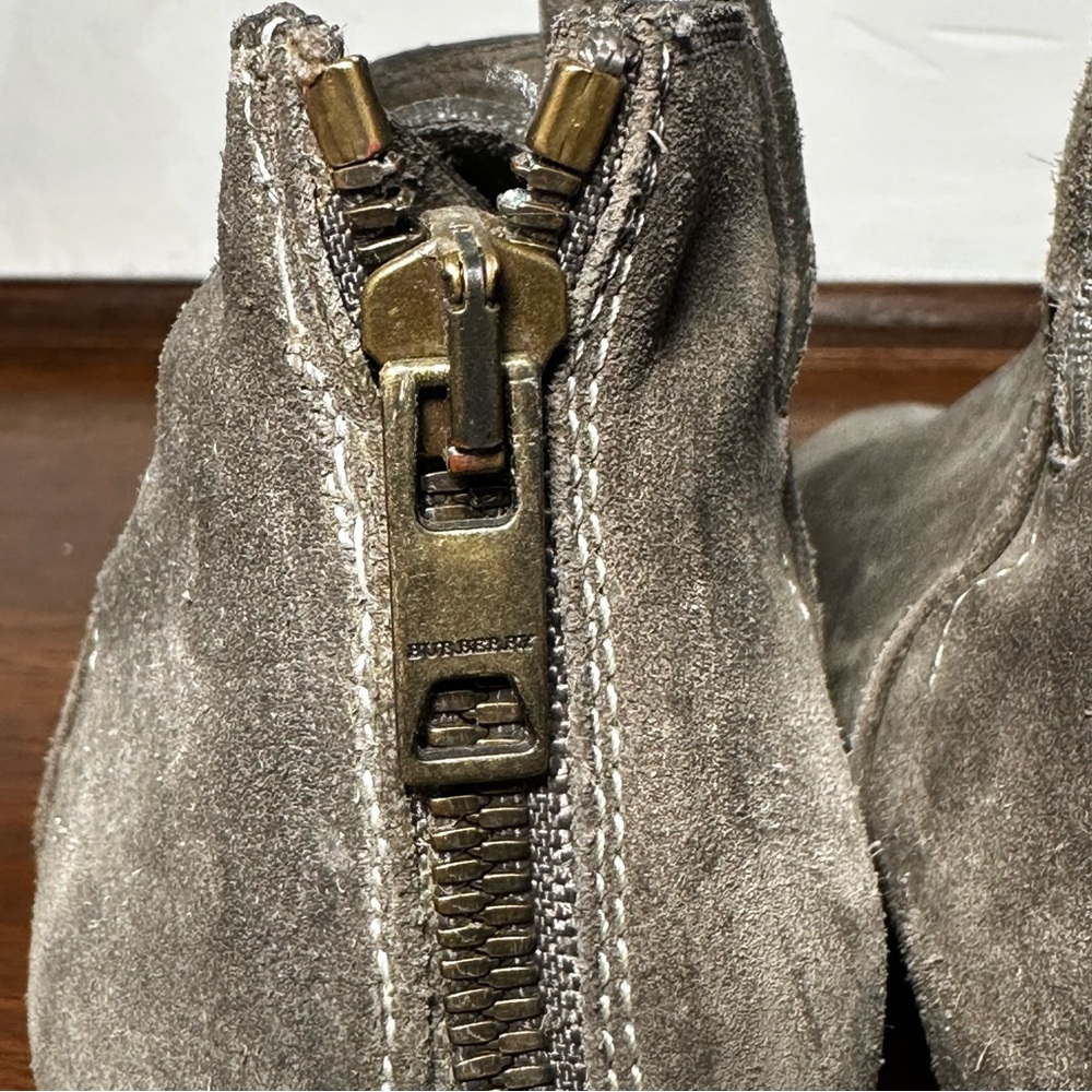 Burberry Grey Suede Zip-Back Ankle Booties Size 40 GUC - Picture 9 of 12